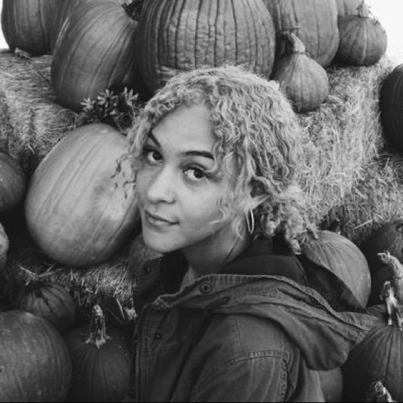 Meet your Posher, Olivia - Picture 1 of 1